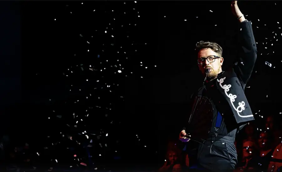 Confetti on stage